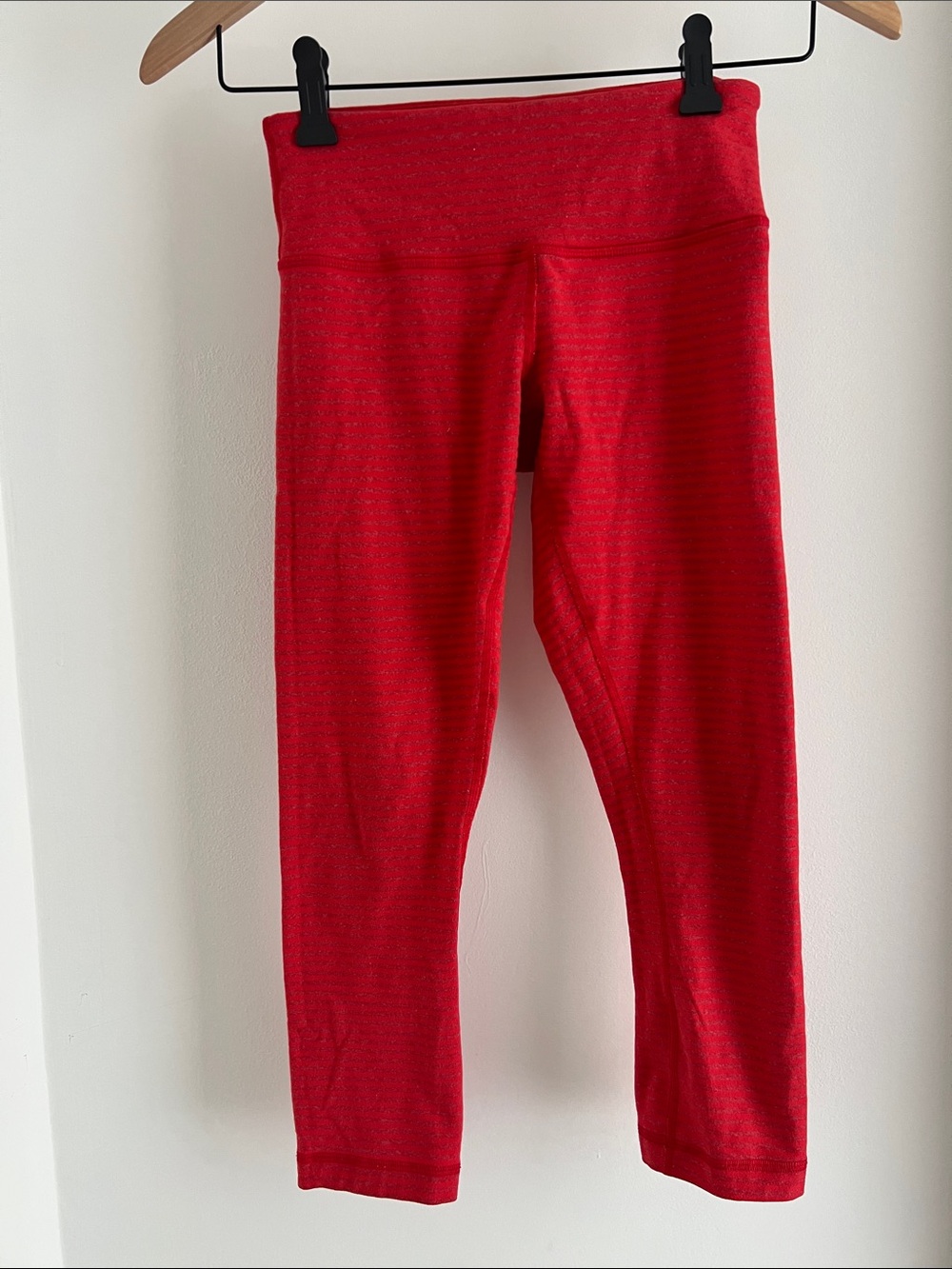 Lululemon striped low rise crop leggings 2 GUC!